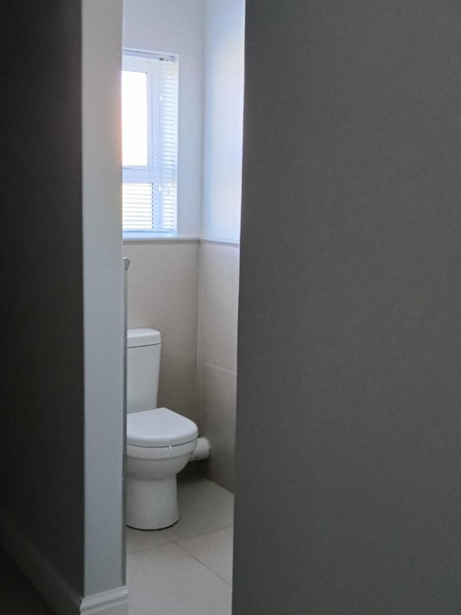 6 Bedroom Property for Sale in Wavecrest Eastern Cape